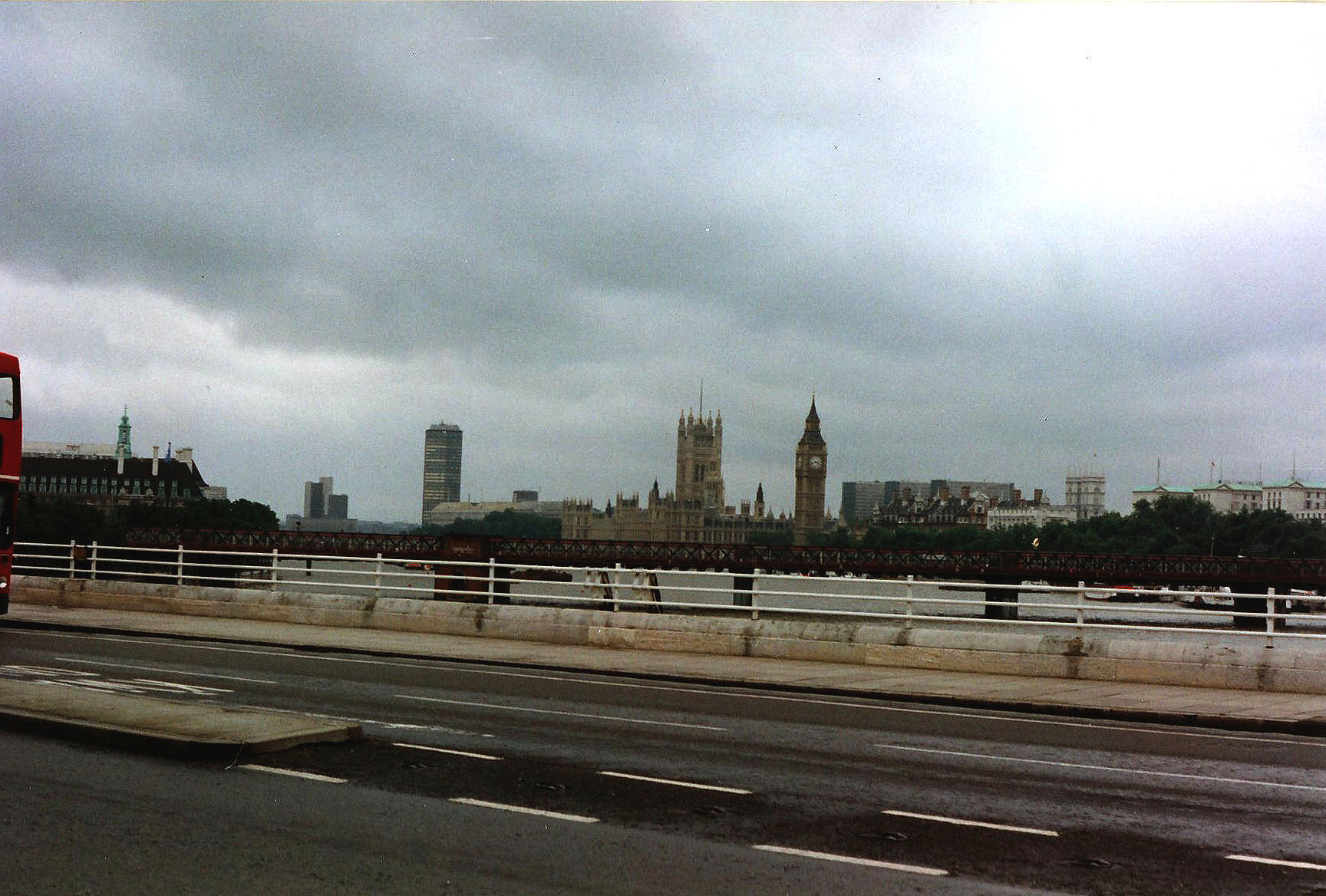 GBu940038a.jpg