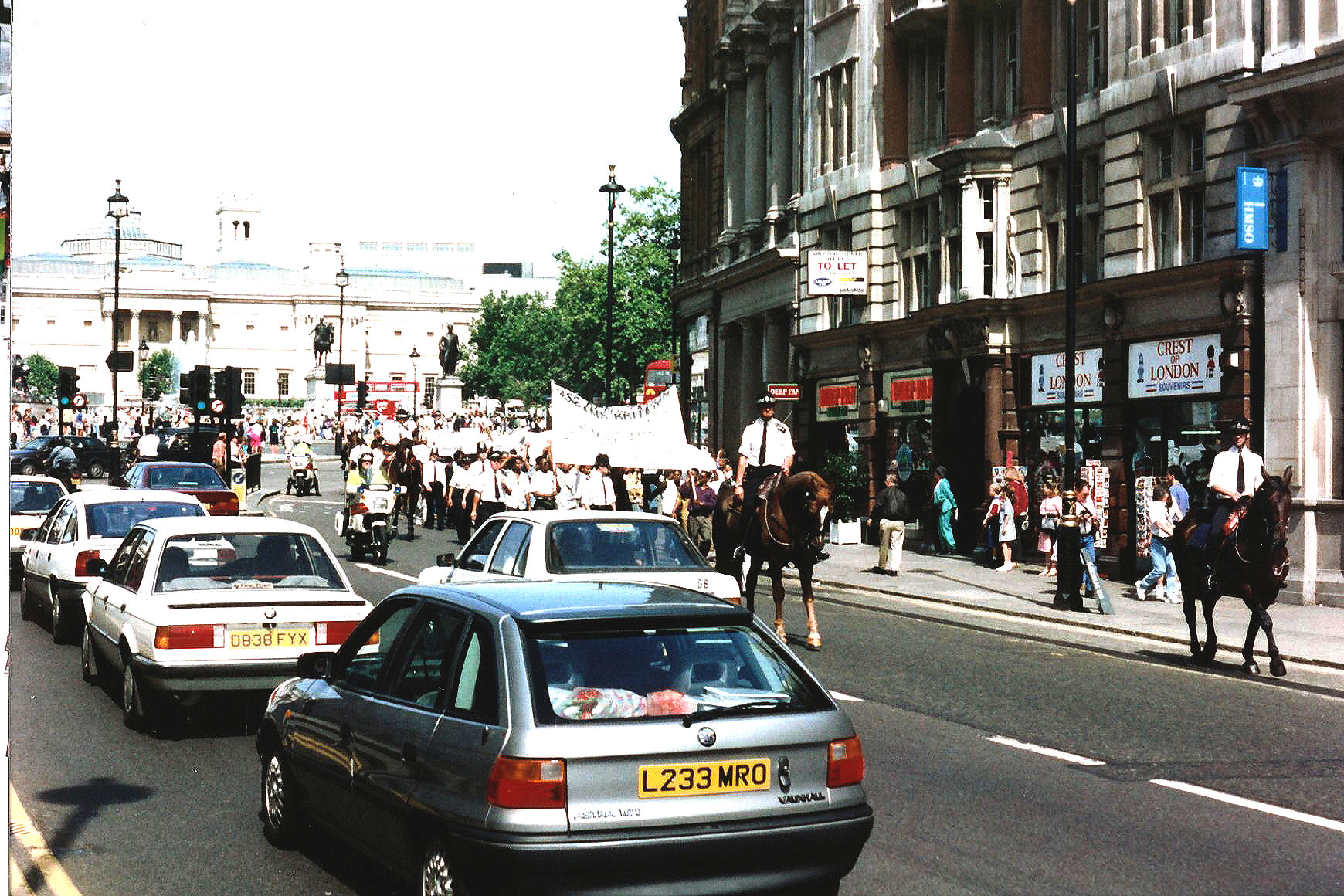 GBu940033a.jpg