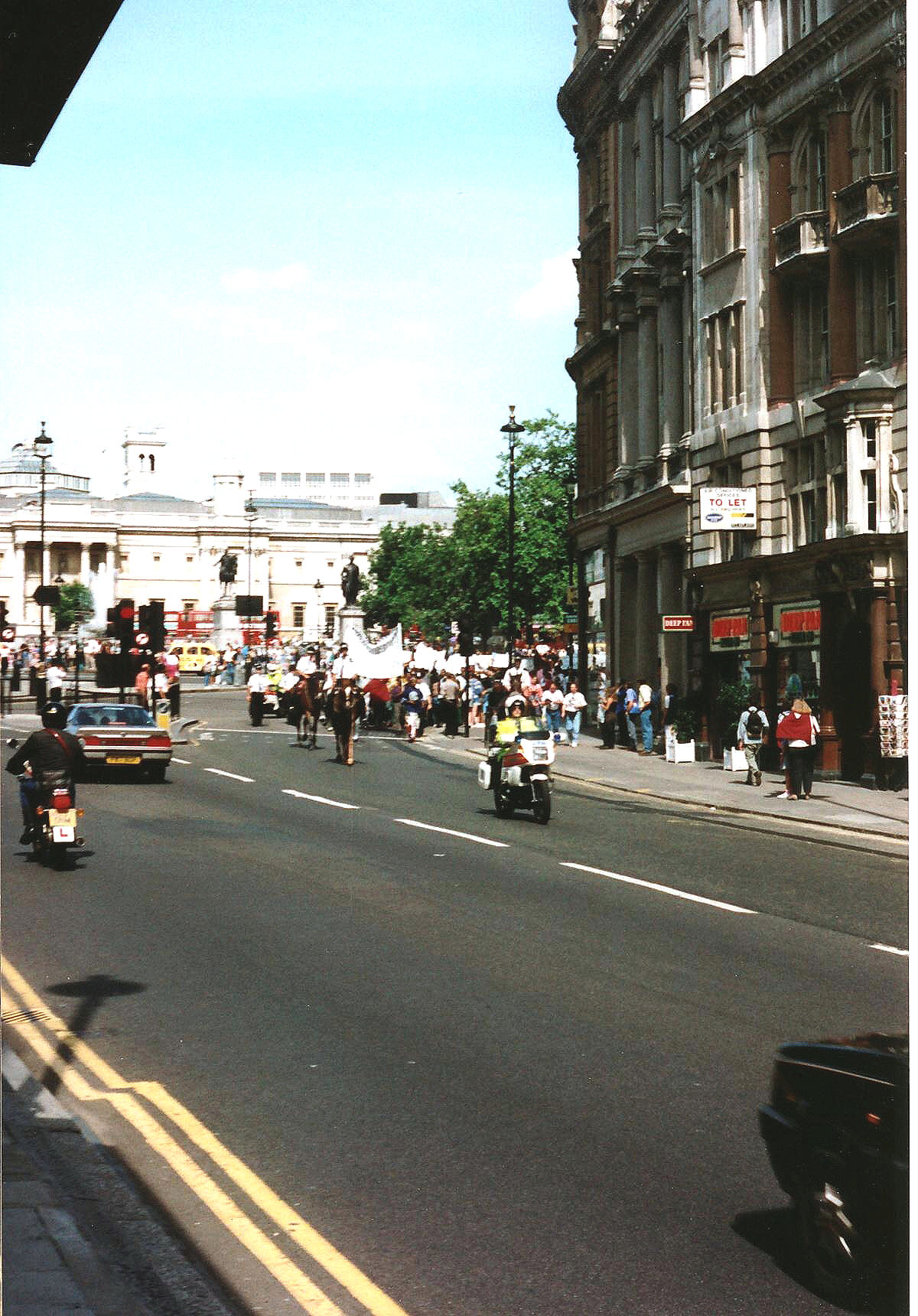 GBu940032a.jpg